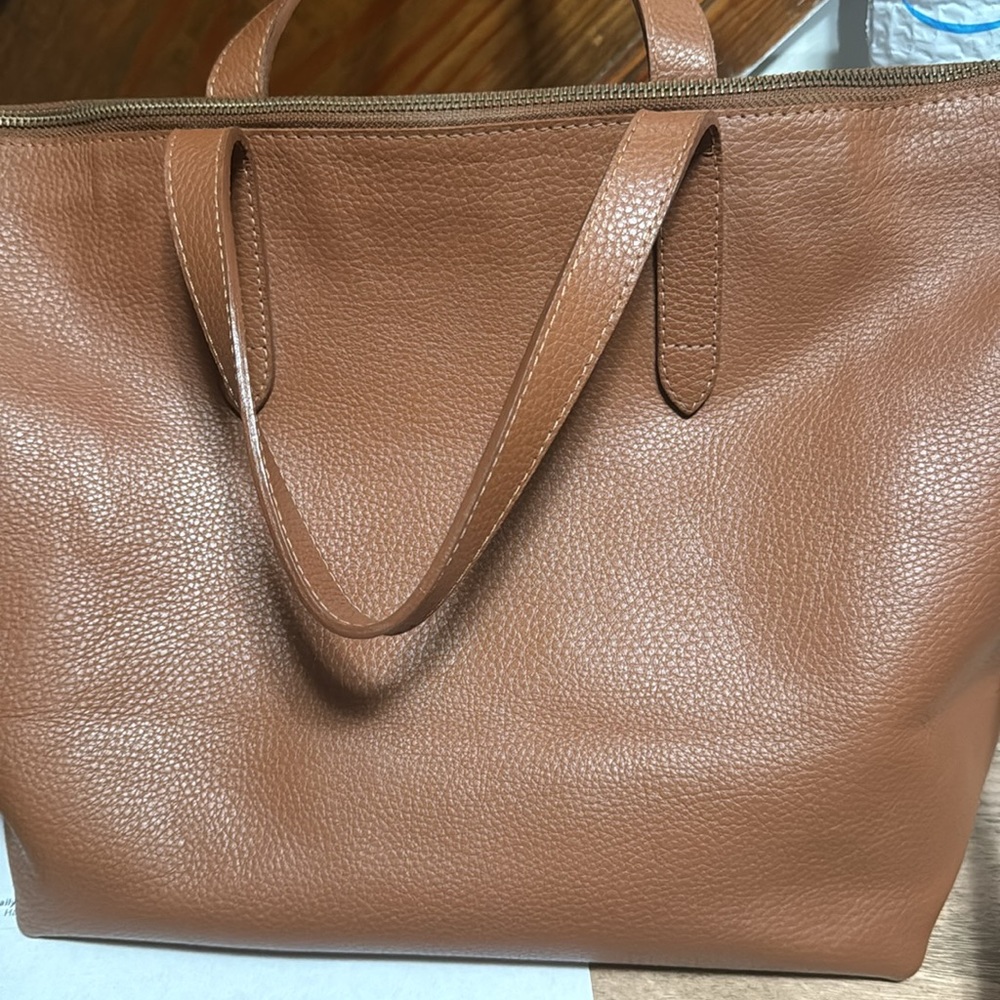 Cuyana Pebbled Leather Tote in Caramel - Picture 3 of 9